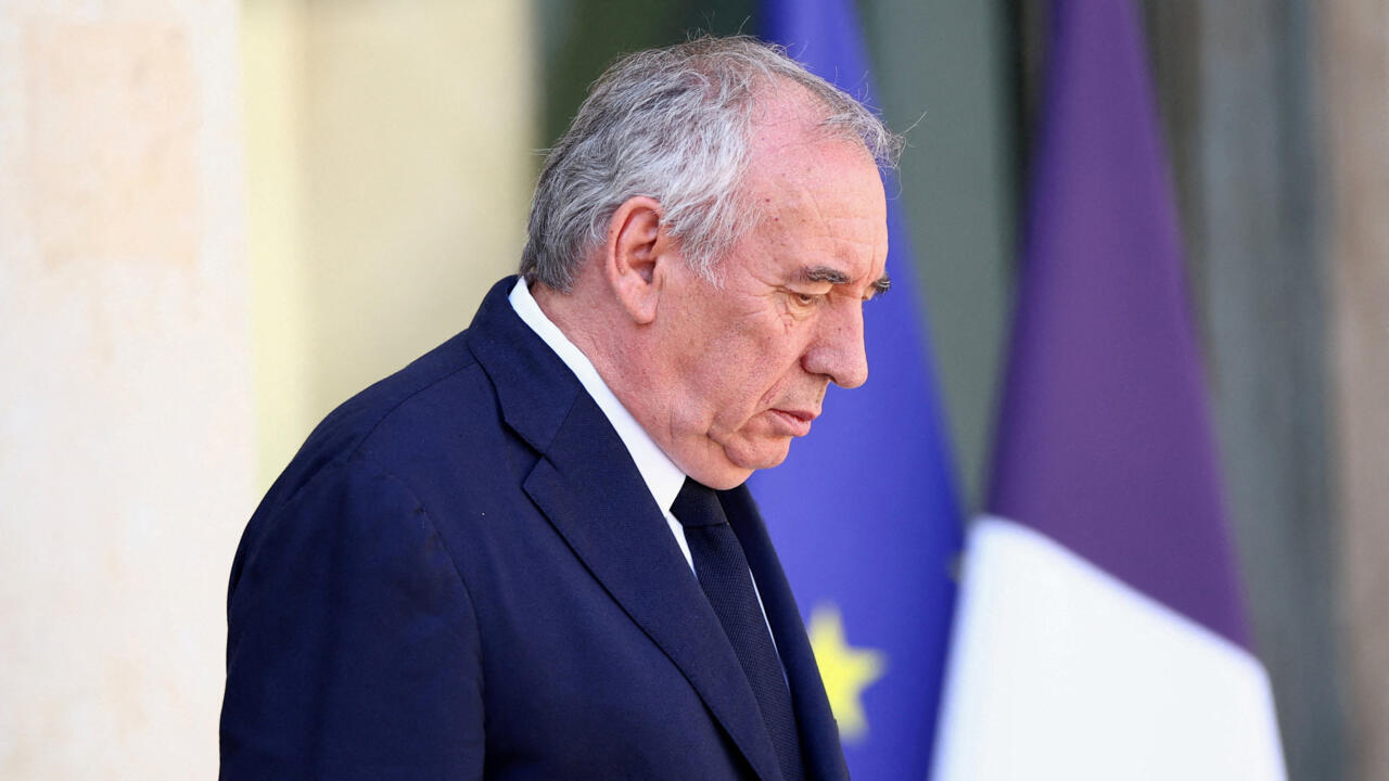 François Bayrou remet sa démission à Macron