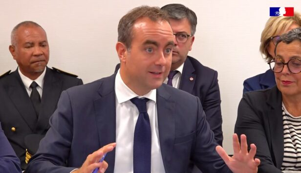 France : Lecornu rétropédale sur les jours fériés et cherche à bâtir un consensus autour du budget