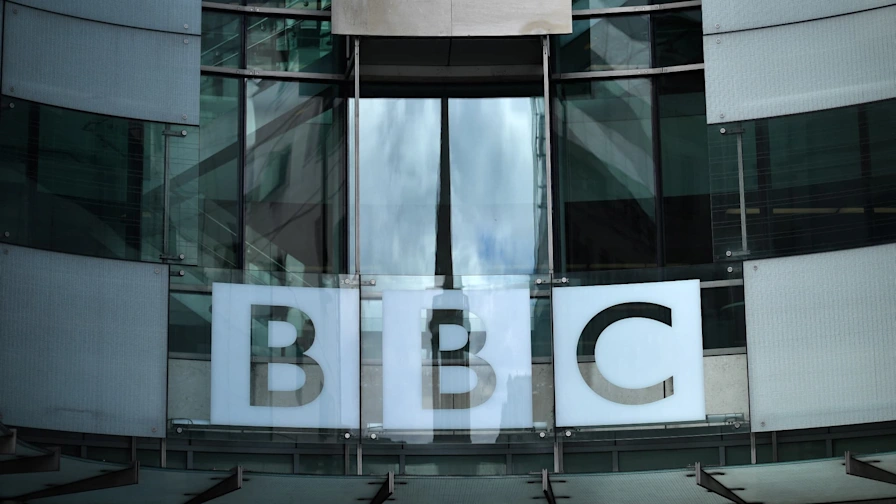 Coup de tonnerre à la BBC : Démissions au sommet sur fond de scandale