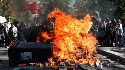 France : des manifestations marquées par des actes de vandalisme dans plusieurs villes