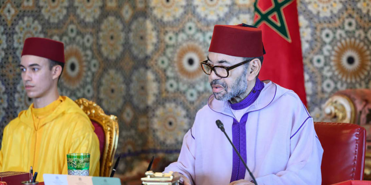 Le Roi préside une séance de travail sur Nador West Med et Tanger Med 3