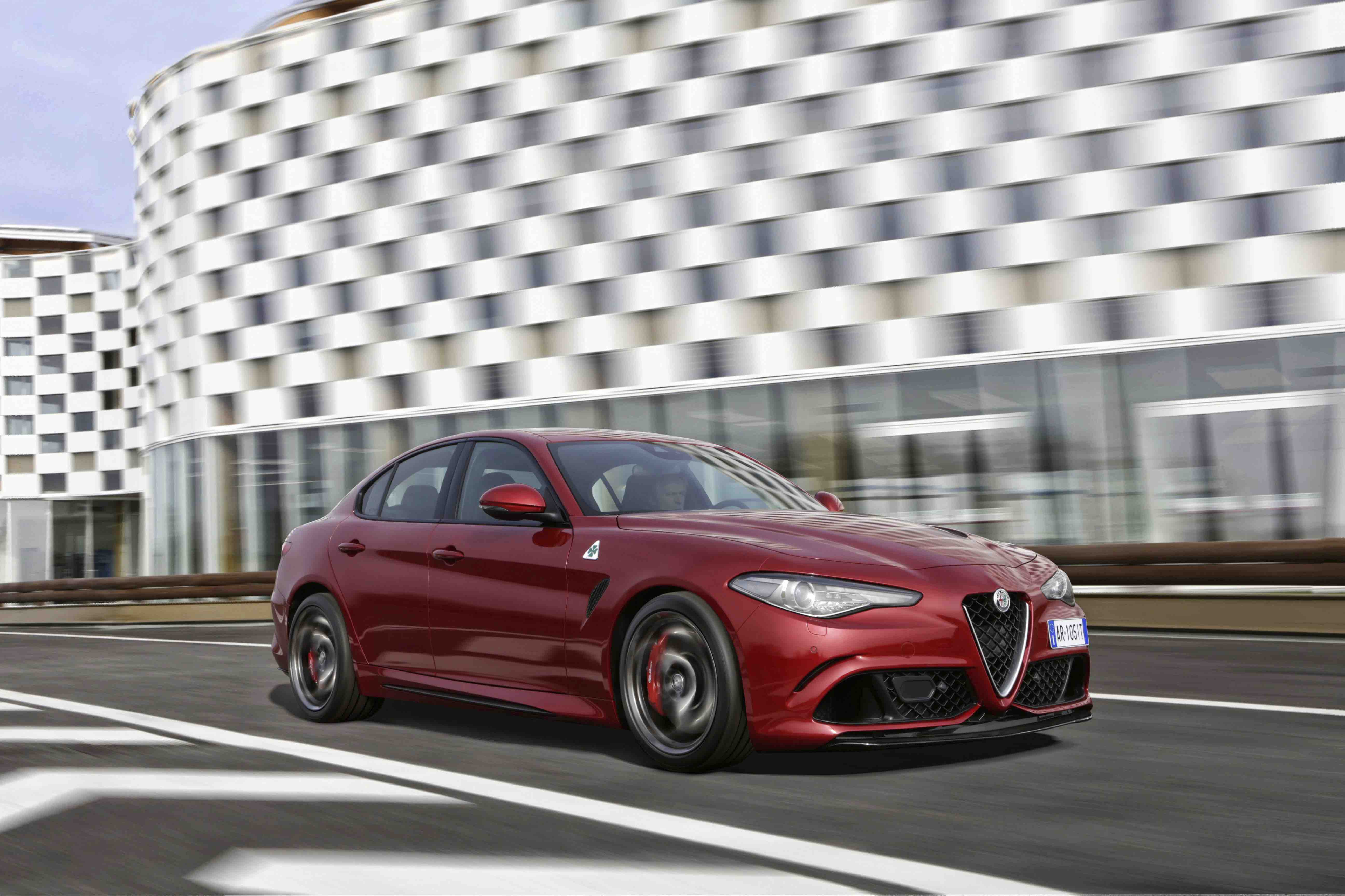 Alfa Romeo Giulia sacrée "plus belle voiture de l'année 2016"