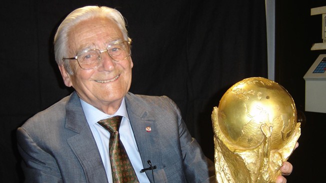 Le créateur du trophée de la Coupe du monde est mort